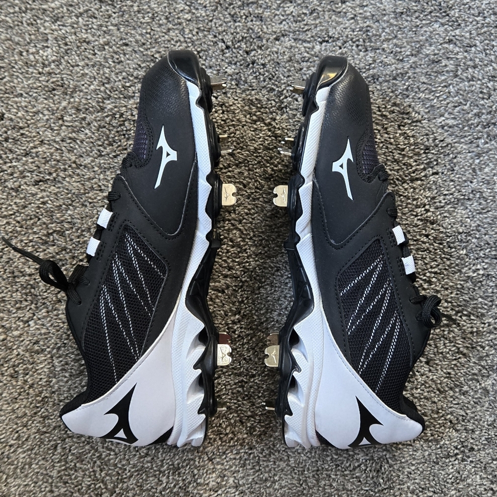 Mizuno Men's 9-Spike Dominant Metal Baseball Cleat Athletic Shoe NWB size 7.5